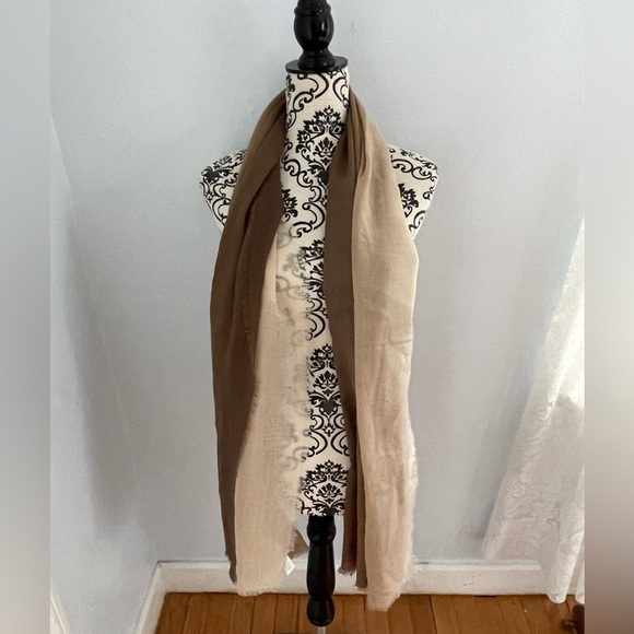 Vera Bradley Brown Ombre Scarf Lightweight Wool - Picture 4 of 4
